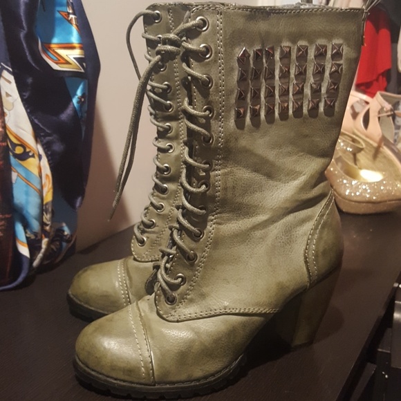 Boots - Picture 3 of 3